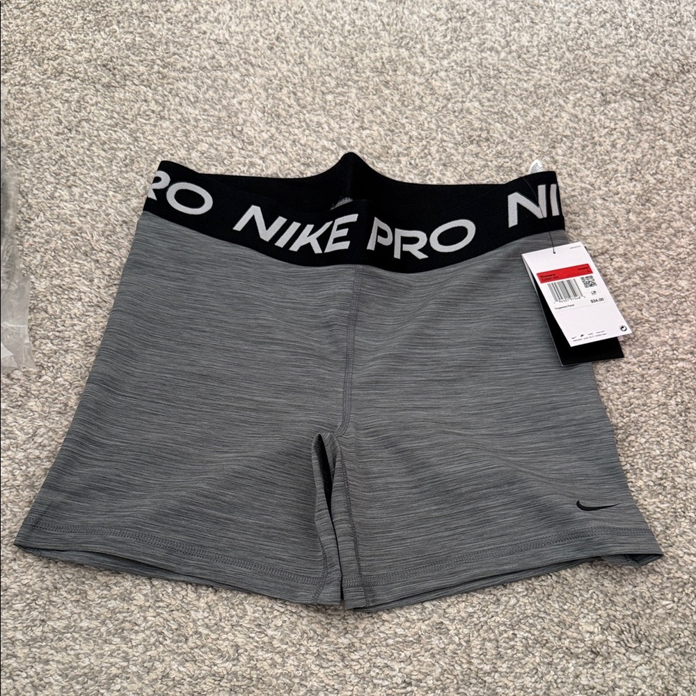 NWT Nike Pro 365 5” Shorts